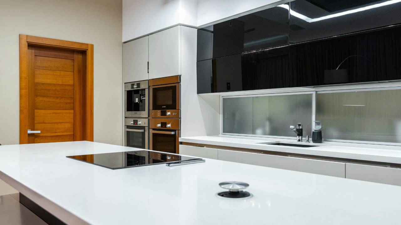 kitchen with sink in the corner