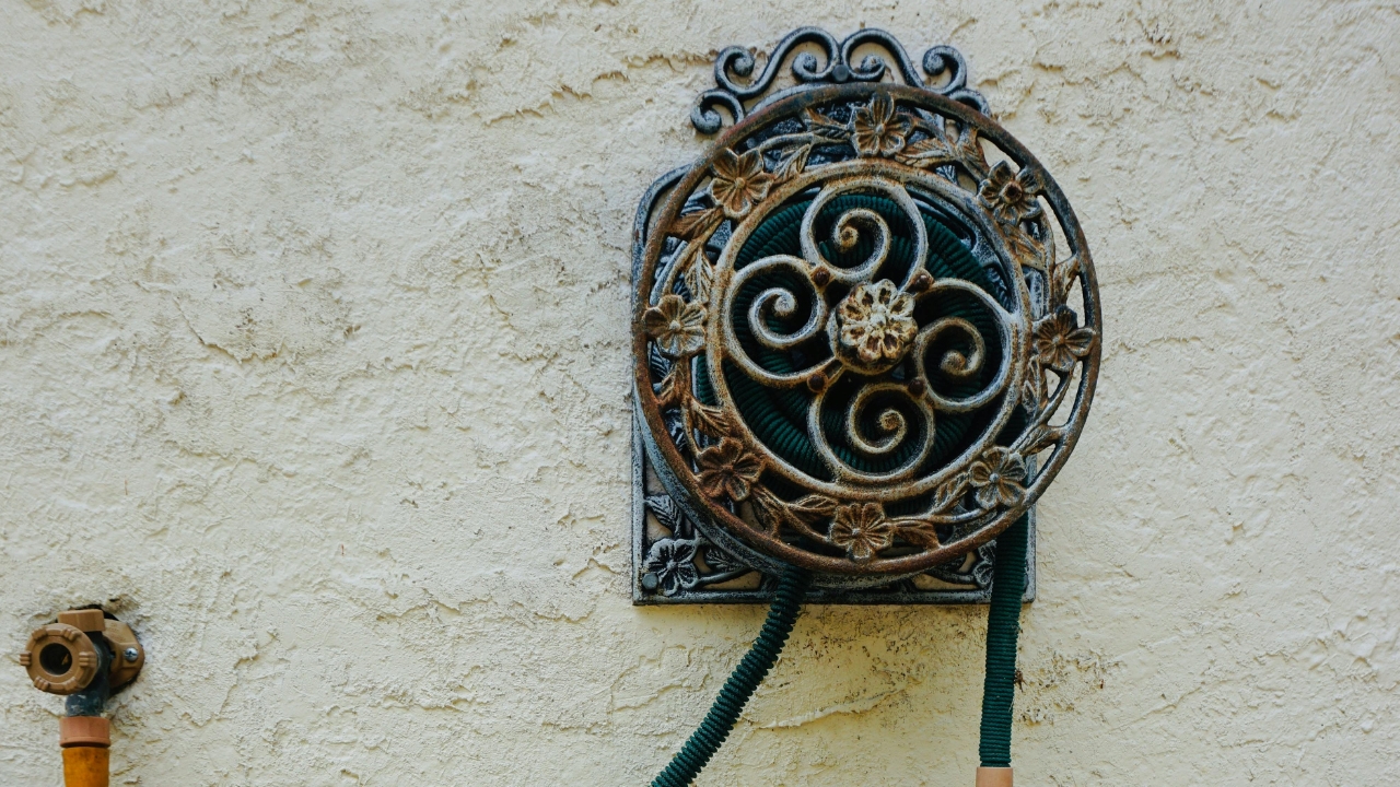 wall mount garden hose reel