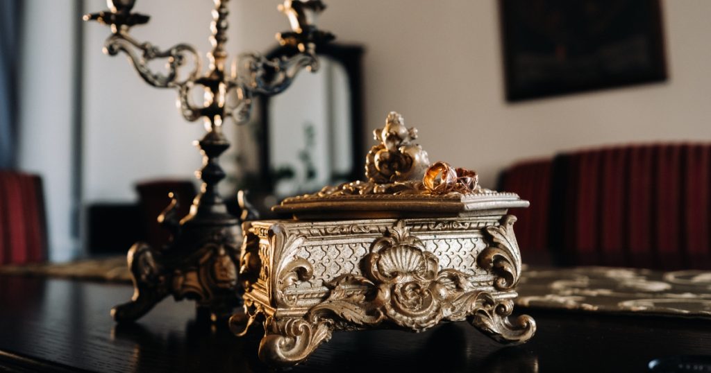%Focus keyword% Catherine the great furniture