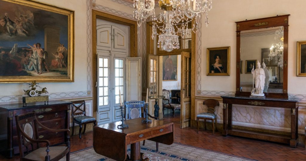 %Focus keyword% catherine the great furniture