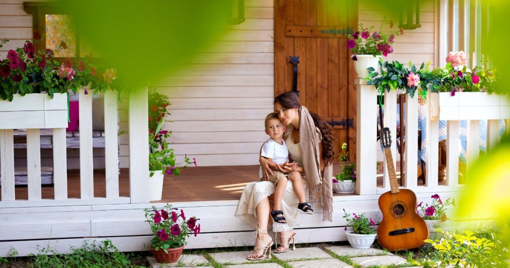 %Focus keyword% small front porch furniture ideas