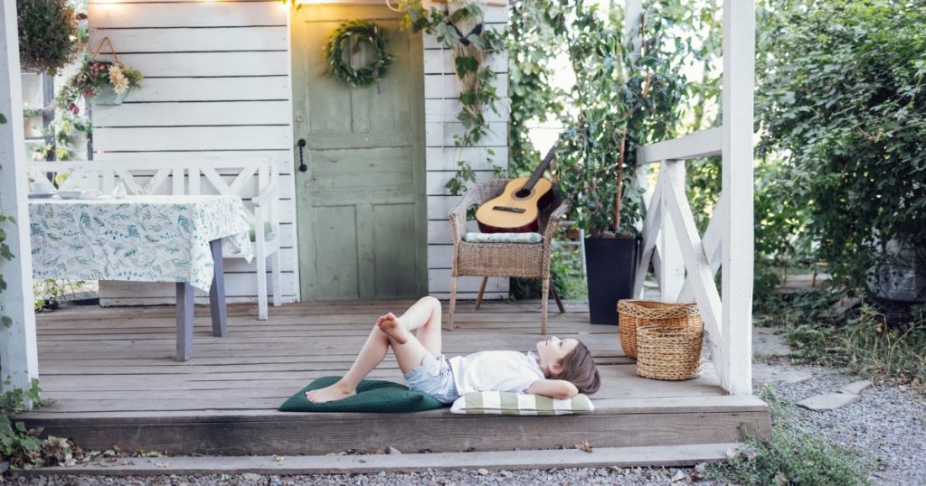 %Focus keyword% small front porch furniture ideas