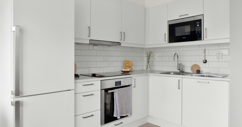 kitchen with sink in the corner