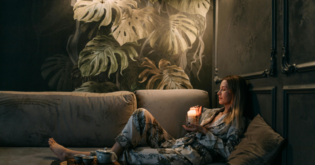 what do interior designers do