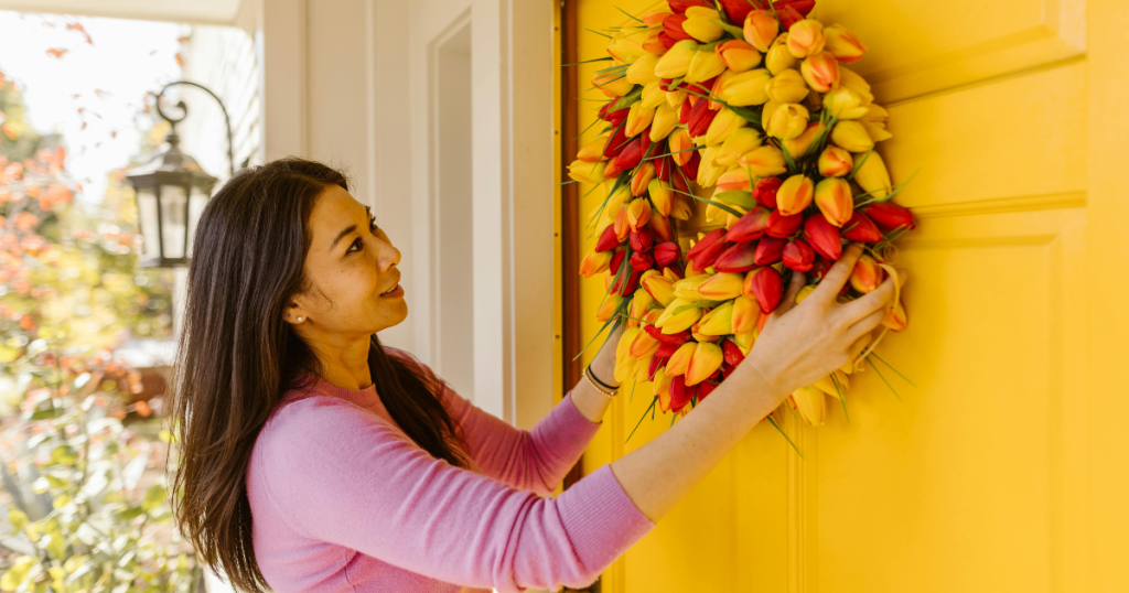 what do interior designers do