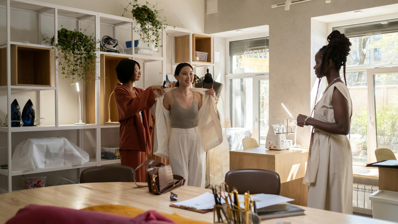 what do interior designers do